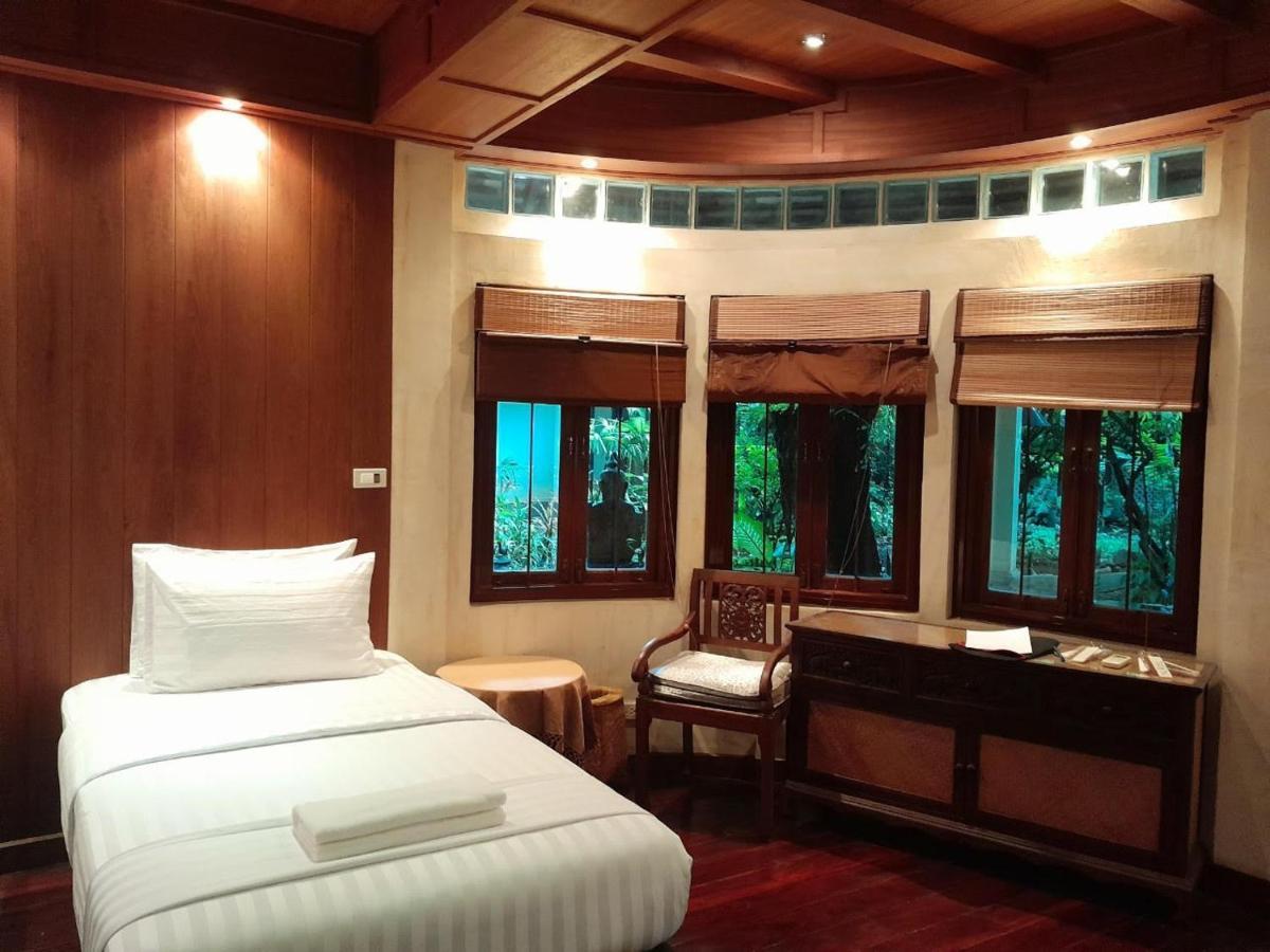 Avara Signature House Hotel Chiang Mai Esterno foto