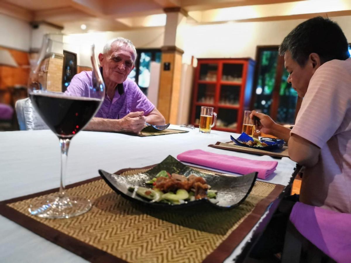 Avara Signature House Hotel Chiang Mai Esterno foto