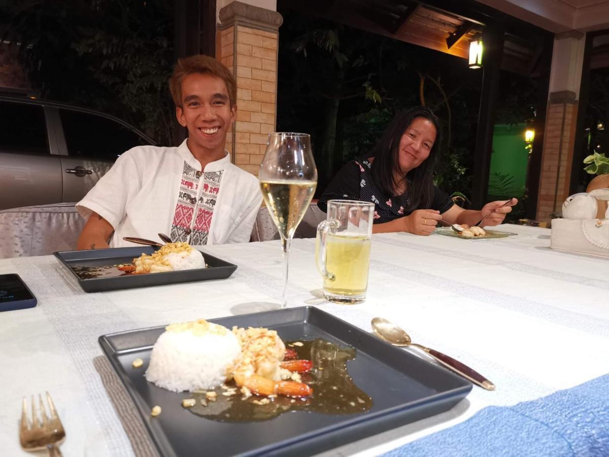 Avara Signature House Hotel Chiang Mai Esterno foto