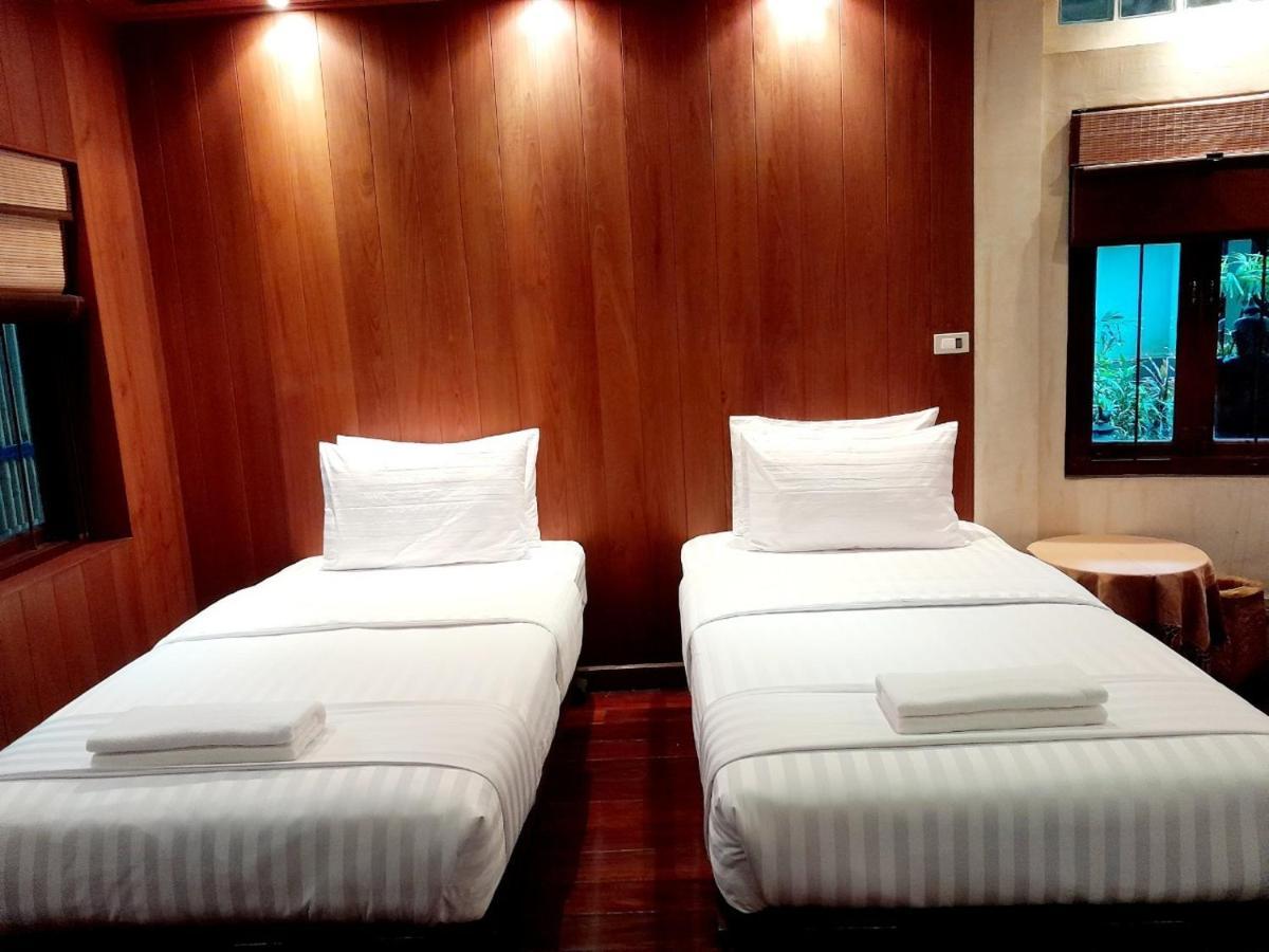 Avara Signature House Hotel Chiang Mai Esterno foto