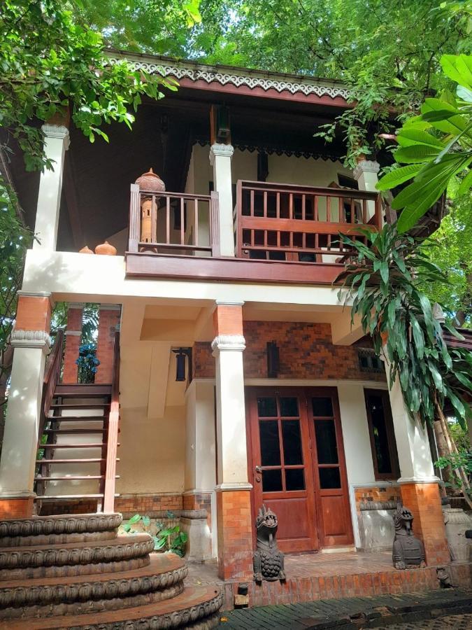 Avara Signature House Hotel Chiang Mai Esterno foto